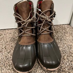 NWT Madden Girl Duck boot size 8.5